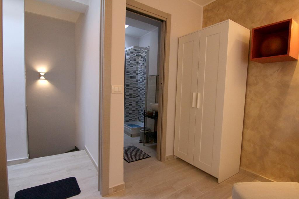 Rosemary Charming Rooms แตร์โมลิ ห้อง รูปภาพ
