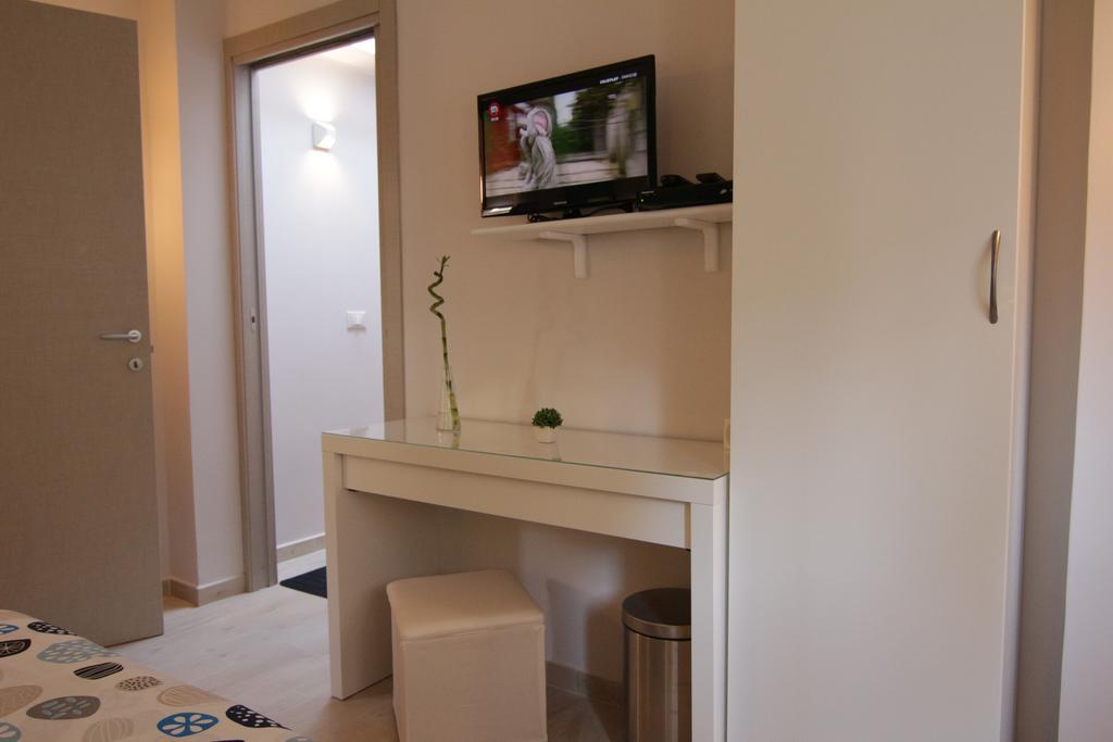 Rosemary Charming Rooms แตร์โมลิ ห้อง รูปภาพ